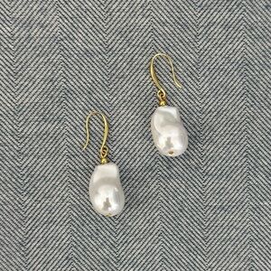 NWOT Tuckernuck Large Faux Baroque Pearl Earrings